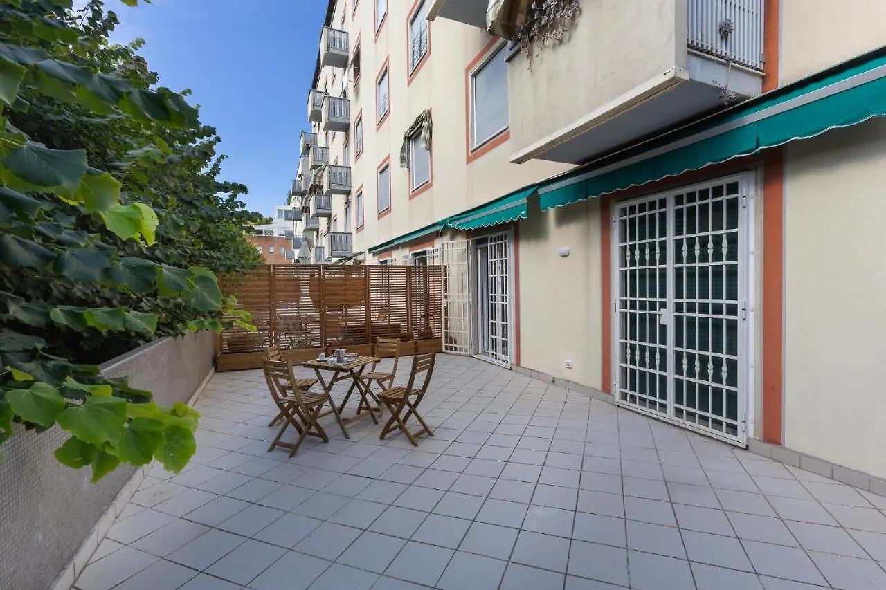 Apt W/Terrace 10 Min Walk From Piazza S.Stefano Bologna Apartment