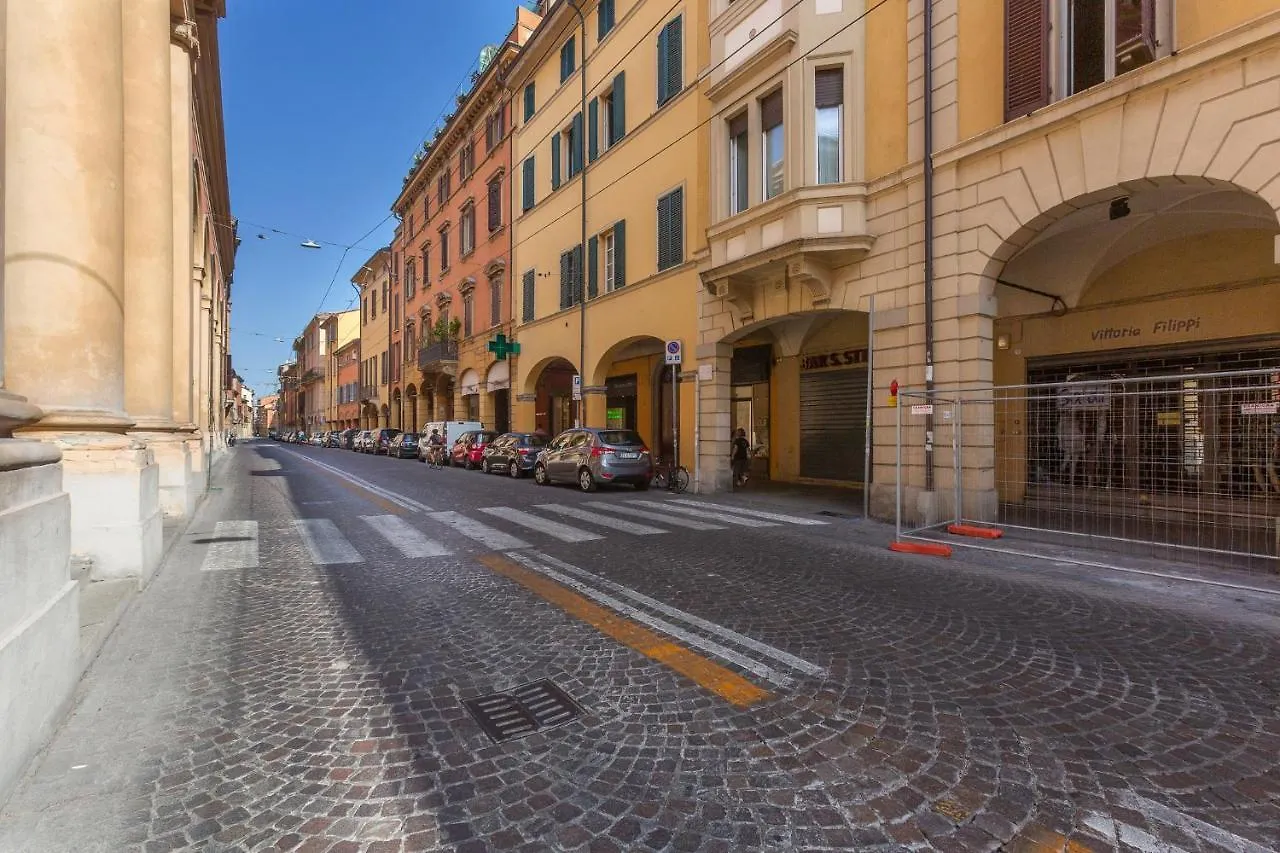 Apt W/Terrace 10 Min Walk From Piazza S.Stefano Bologna